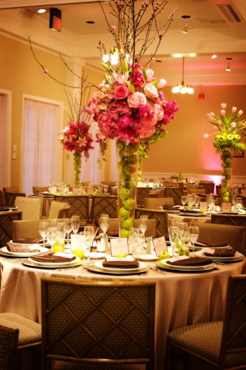 Table setting at a luxury wedding reception © Eventimages21