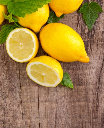 Fresh lemons, upper view © Jag_cz